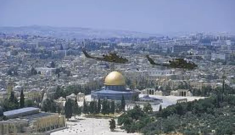 عشرات الفلسطينيين يتصدون لربط مستوطنة إسرائيلية بشبكة مياه الحرم الإبراهيمي