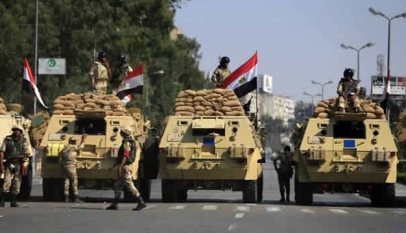 الجيش المصري يقضي على 6 إرهابيين  ويلقي القبض على 22 فرد شمال سيناء