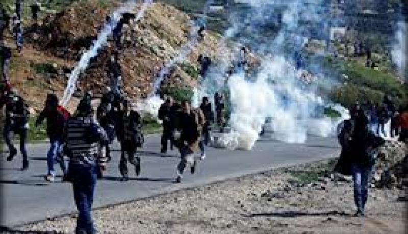إصابة عدد من الفلسطينيين بحالات إختناق في مواجهات مع قوات الإحتلال جنوب جنين