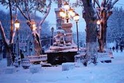 عدة طرقات مقطوعة و مناطق نائية معزولة بسبب الثلوج بسطيف