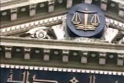 يتناول الخمور ويشتم الوالي أمام مكتبه احتجاجا على السكن