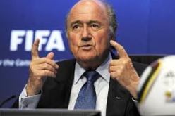 الشرطة تتصدى لمحتجين حاولوا اقتحام محاضرة لرئيس الفيفا بلاتير