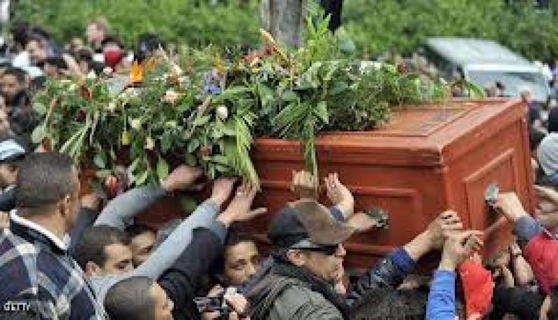 الجيش التونسي يؤمن قبر شكري بلعيد بعد تهديد متشددين بتدنيسه