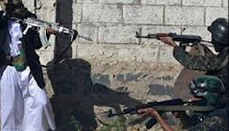 مصرع اثنين من القاعدة وإصابة 4 أشخاص في إشتباكات بين القاعدة ورجال القبائل باليمن