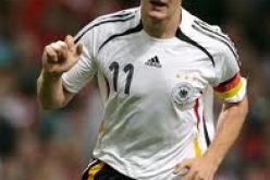 كلوزة  يرفض برشلونة ومحبط لفوز ميسي بالكرة الذهبية