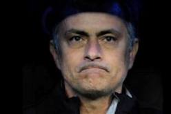 مارادونا يصف مورينيو بأفضل مدرب في العالم