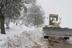 الثلوج تتسبب في عرقلة حركة المرور ببعض الطرقات الجبلية بتلمسان