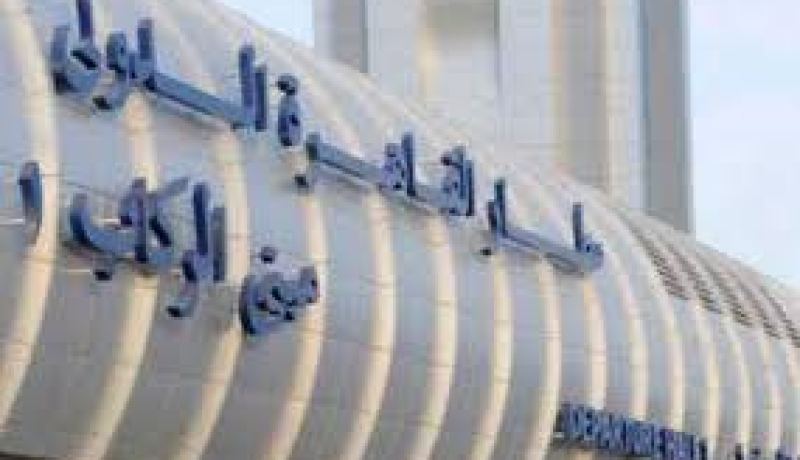 شاب يحاول تسلق سور مطار القاهرة الدولي للسفر لوالدته بسوريا
