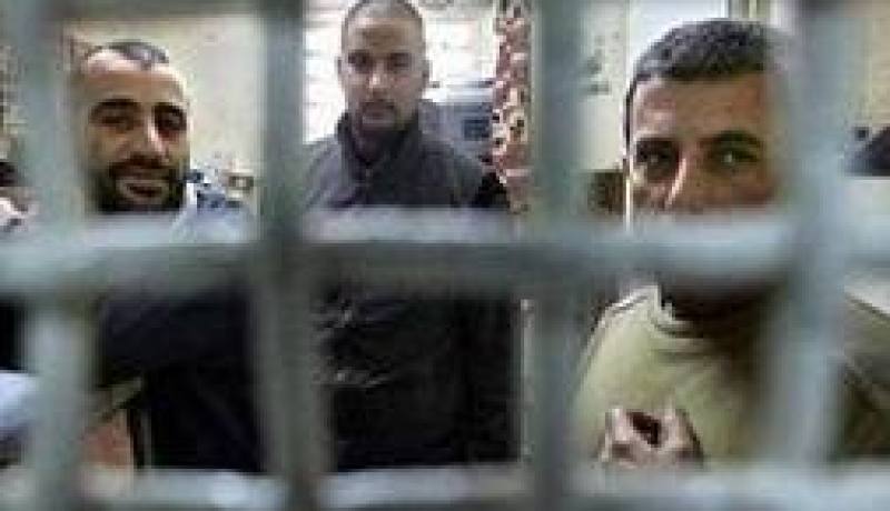 فلسطينيان معتقلان لدى إسرائيل يعلنان تعليق إضرابهما عن الطعام