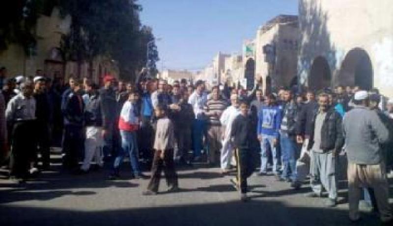 مجموعات من الشباب يعتصمون بعدة نقاط من مدينة غرداية