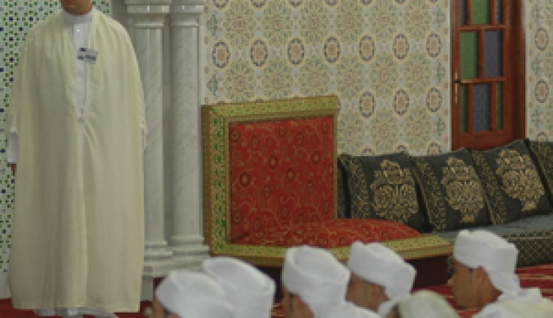 توعد بتطهير المساجد من السلوكات “الشاذة”…غلام الله يهدد بإجراءات عقابية ضد من يخالف توقيت الأذان الرسمي