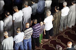 أئمة المساجد‮ ‬يطالبون وزارة العدل بالصفح عن المتظاهرين‬