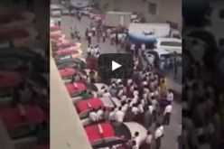 بالفيديو.. شِجار جماعي بين سائقي سيارات الأجرة في دبي