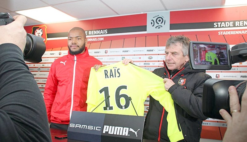 مبولحي.. الجزائر منحتني كل شيء والمنتخب وقف معي وبفضله أنا بران الفرنسي