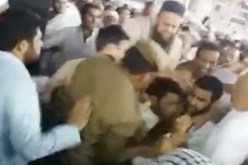 معتمرون ينقذون الكعبة من عملية حرق عمدية