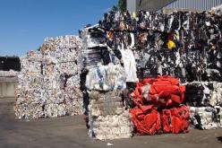 إحباط محاولة لتهريب 17 حاوية معبأة بالنفايات البلاستيكيـــــة في مينـــاء بجايــــة