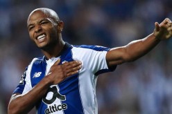 “بورتو” يُدافع عن “براهيمي” ويرد على “بنفيكا” !