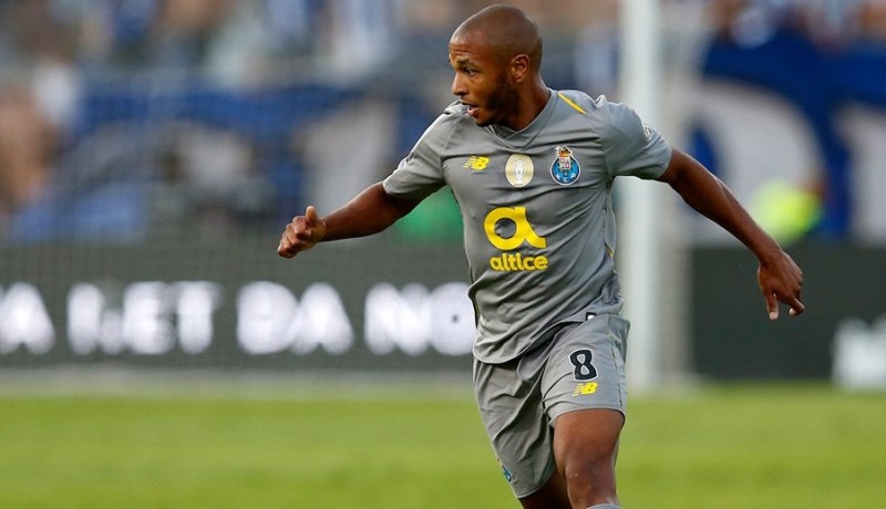 “روما” يستغل ثغرة “بورتو” للتعاقد مع “براهيمي” !