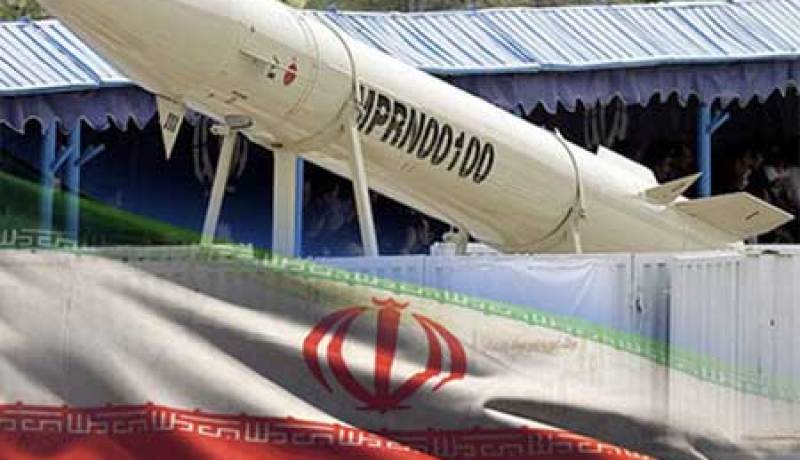 إيران تستعرض أسلحة وتقنيات عسكرية حديثة
