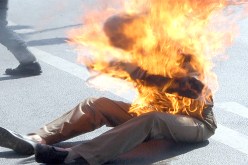 شابان يضرمان النار في جسديهما بعد إقصاء عائلتهما من الترحيل في قسنطينة