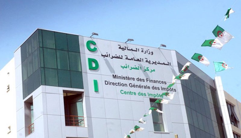 موظف بالضرائب في حالة استيداع وهو في السجن وآخر «راڤدة وتمونجي» في الخارج بأموال الدولة!