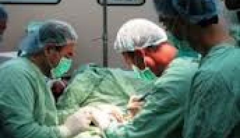 خضوع الناجي الوحيد من سقوط الطائرة لعملية جراحية بالمستشفي العسكري في قسنطينة