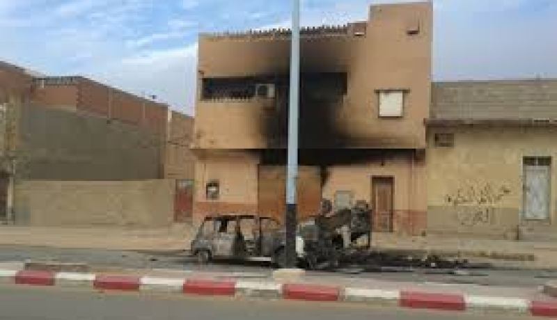 إحراق عدد من المحلات التجارية خلال مواجهات بين شباب بغرداية