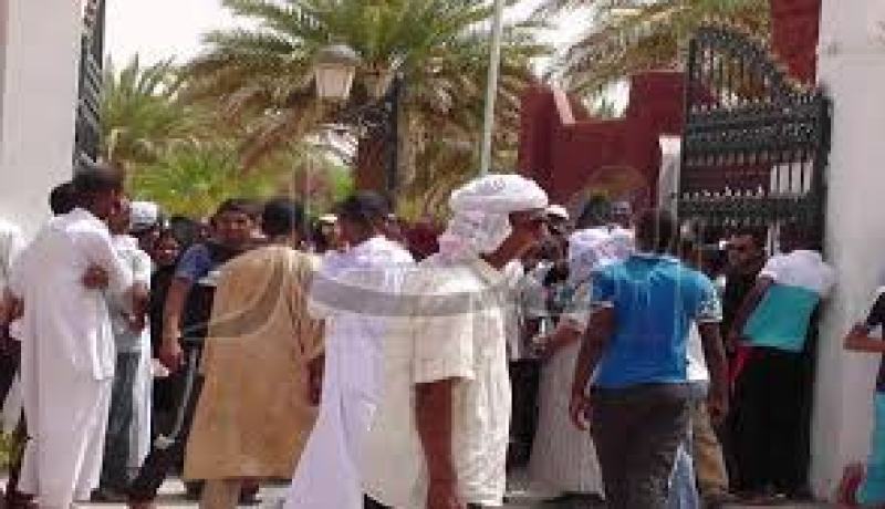 تخريب مقر دائرة سيدي لخضر من قبل محتجين في مستغانم