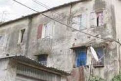 احتجاج مجموعة من السكان إثر انهيار مبنى هش بوهران