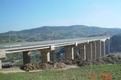 تيزي وزو : وضع جسر جديد في الخدمة على الطريق الولائي 128 مطلع مارس القادم