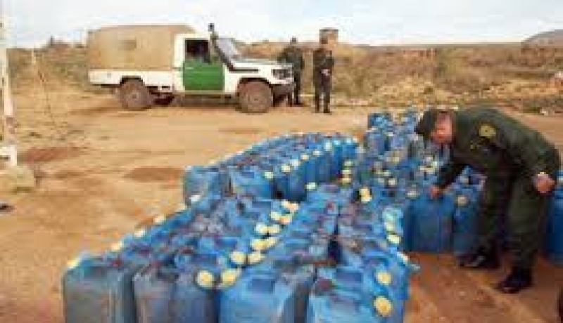 إحباط محاولة تهريب أكثر من 40 ألف لتر من الوقود وكميات كبيرة من المواد الغذائية في بتمنراست