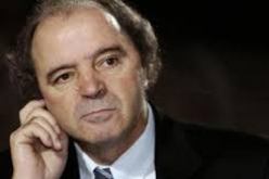 بالصور مدرب مولودية الجزائر نائم اثناء مباراة رسمية