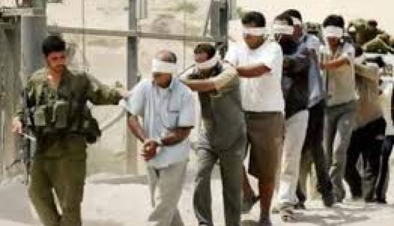 إسرائيل تعتقل 8 فلسطينيين بالضفة الغربية