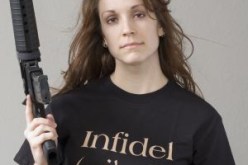 شركة ملابس أمريكية تثير مشاعر المسلمين الدينية على طريقتها الصليبية