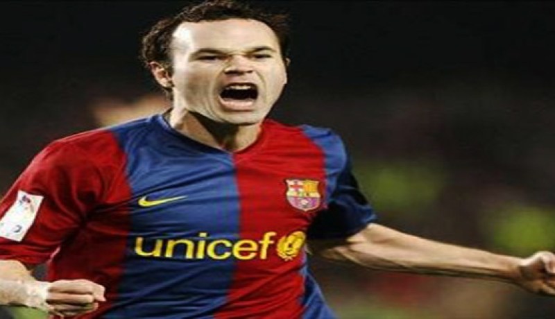 أندريس إنييستا يغيب عن الملاعب لمدة أسبوعين بسبب الإصابة