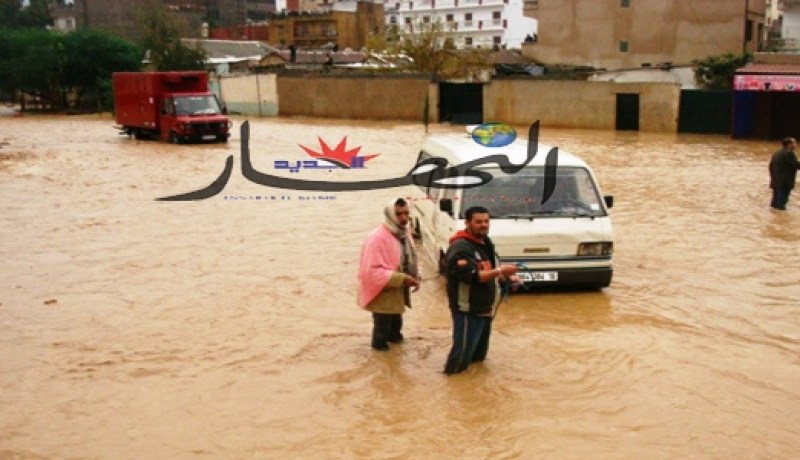 إنقاذ 94 شخصا من بينهم 04 تلميذا حاصرتهم مياه الأمطار