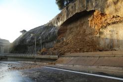 إنزلاق التربة بعين البنيان يتسبب في إنهيار قنوات الغاز