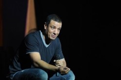 وفاة والد الشاعر المصري هشام الجخ