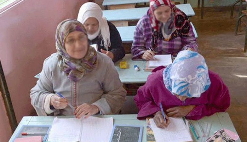 نسبة الأمية بالجزائر تنخفض لأقل من 10 في المئة