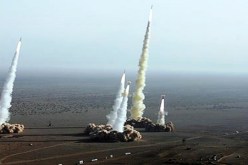 الجيش الإيراني يختبر دفاعاته مع تزايد التوتر النووي