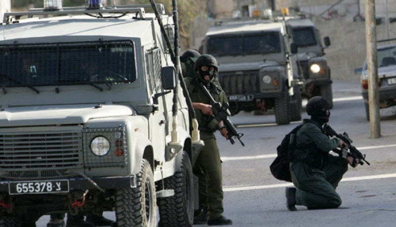 إسرائيل تقتحم مقرات منظمات أهلية في رام الله