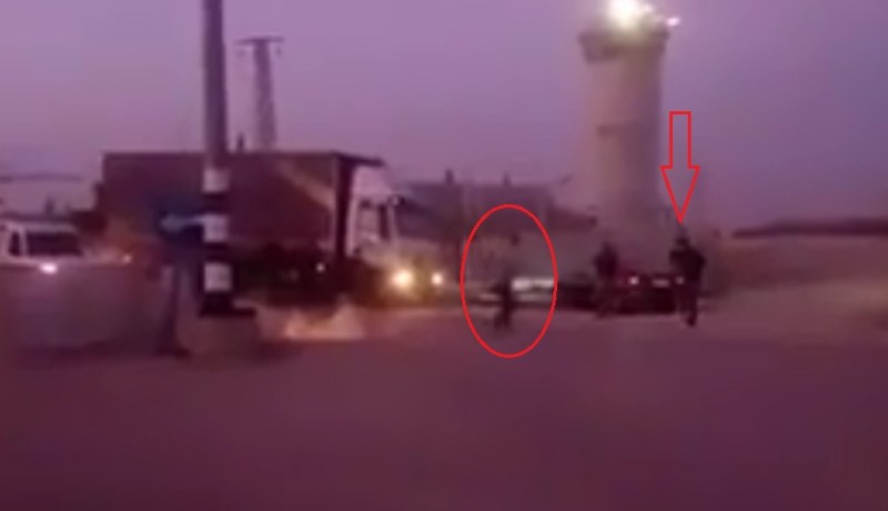 بالفيديو.. صهاينة يطلقون عشرات الرصاصات على فلسطيني لكنه يطاردهم