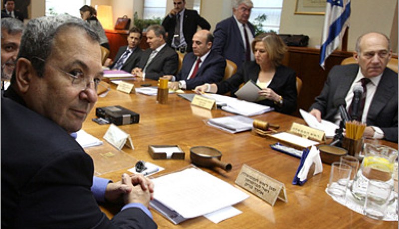 اسرائيل تجمد تحويل عائدات الرسوم الضريبية الى الفلسطينيين