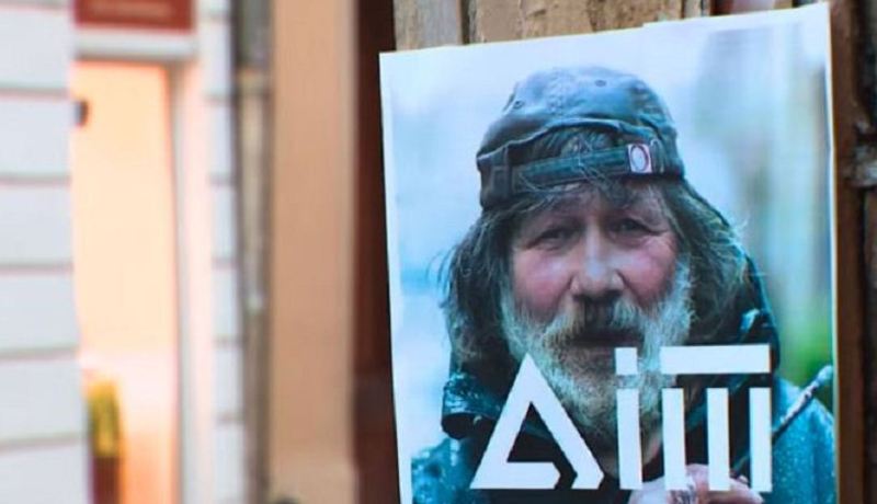 متشرد يتحول لنجم علامة تجارية شهيرة بباريس