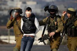 قوات الإحتلال الإسرائيلي تعتقل فلسطينيين فى الخليل بالضفة الغربية