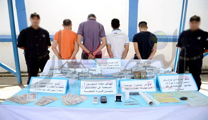 جامعي يقود شبكة تحتال على المواطنين بانتحال هوياتهم وتنصب على شركة للتجارة الدولية