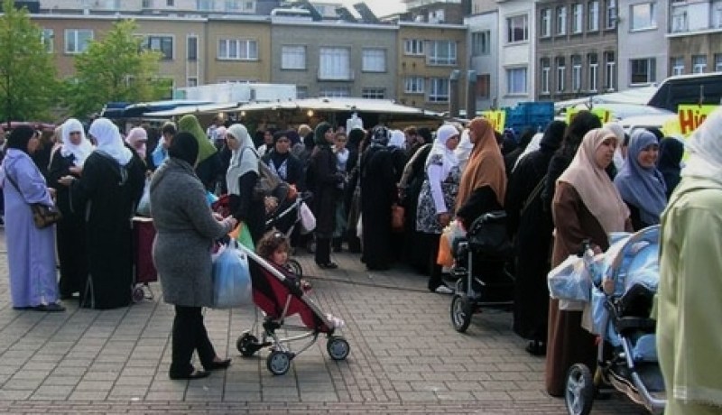 هكذا احتفلت الجالية المسلمة في اسبانيا بأول أيام عيد الفطر المبارك