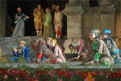 كركلا تسرد من خلال لوحة استعراضية التقاليد البالية للزواج في المجتمع العربي