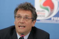 جيروم فالك:''الفيفا ستضيف حكمين مساعدين في مونديال البرازيل 2014''