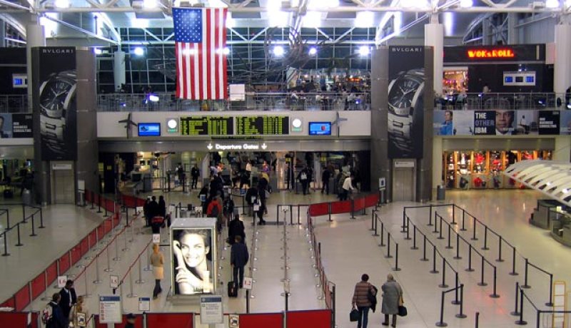 توقيف رعية جزائرية في مطار نيويورك الأمريكي